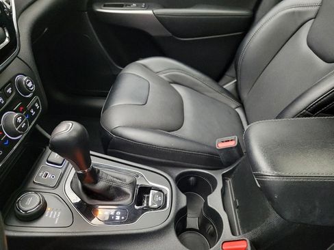 Used 2022 Jeep Cherokee Limited image 26