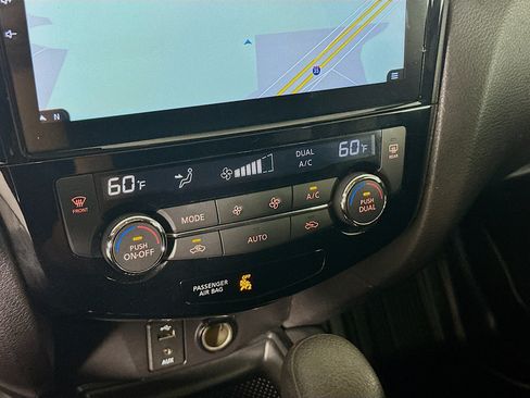 Used 2016 Nissan Rogue SV w/ SV Moonroof Package FWD image 23
