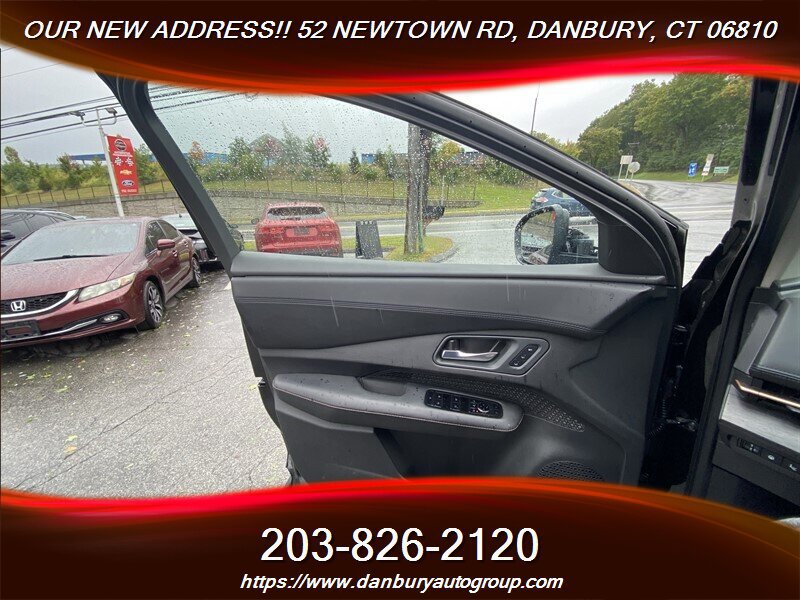 Used 2025 Nissan Ariya AWD image 11