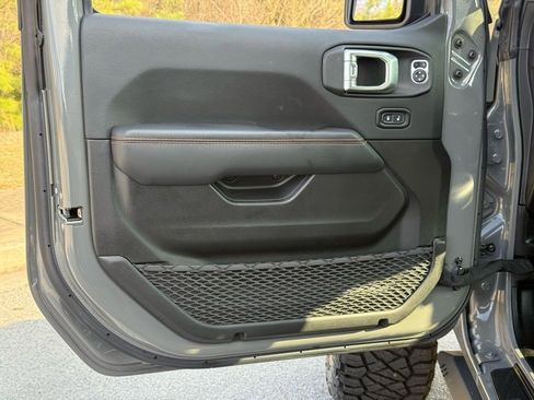 Used 2023 Jeep Gladiator Mojave w/ Cold Weather Group image 24