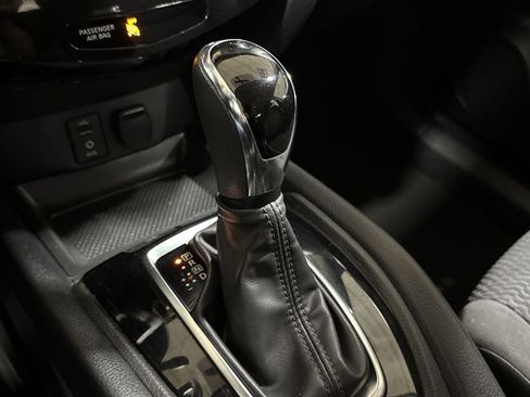 Used 2018 Nissan Rogue Sport S image 17