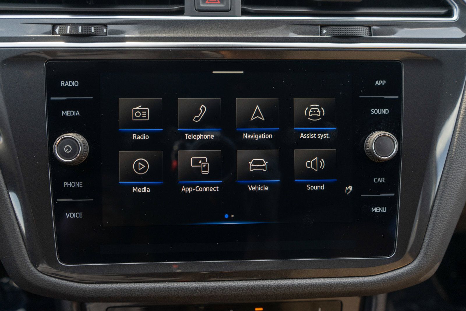 Used 2023 Volkswagen Tiguan SE w/ Panoramic Sunroof Package AWD/4WD image 17