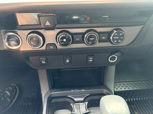 Used 2017 Toyota Tacoma TRD Off-Road w/ Tow Package AWD/4WD image 32