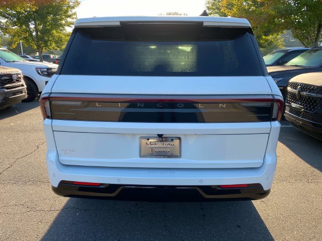 New 2027 Lincoln Navigator Reserve w/ Jet Appearance Package AWD/4WD image 29