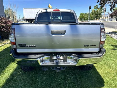 Used 2014 Toyota Tacoma 4x4 Double Cab w/ SR5 Package image 8