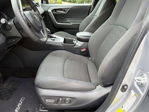 Used 2024 Toyota RAV4 SE AWD/4WD image 9