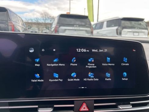 Used 2025 Hyundai Elantra SEL image 23