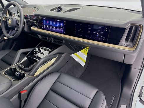 New 2026 Porsche Cayenne image 33
