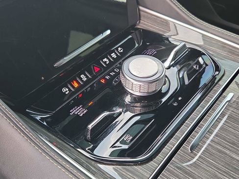 Used 2022 Jeep Wagoneer Series III w/ Flexible Seating Group image 17