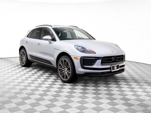 Certified 2026 Porsche Macan AWD/4WD image 6