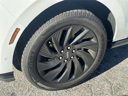New 2025 Lincoln Navigator L Reserve w/ Jet Appearance Package image 10