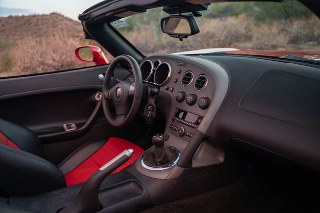 Used 2009 Pontiac Solstice Coupe RWD image 30