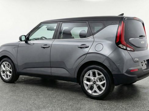 Used 2025 Kia Soul LX w/ LX Technology Package FWD image 6