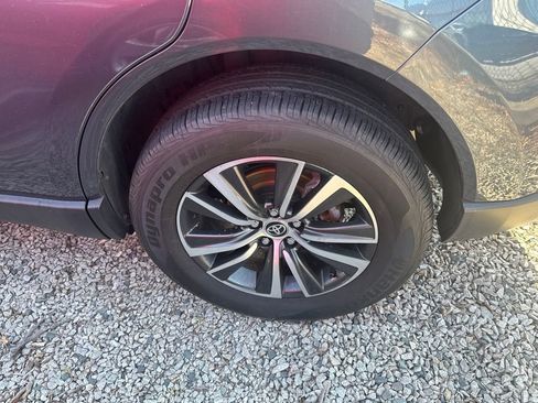 Used 2021 Toyota Venza LE image 6