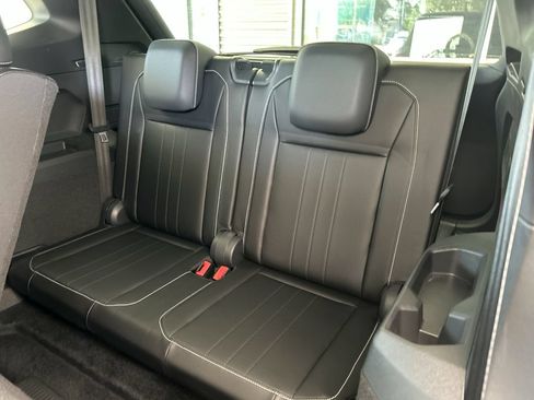 Certified 2024 Volkswagen Tiguan SE R-Line FWD image 39
