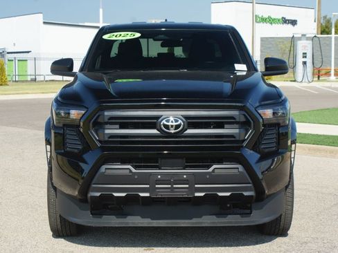 Used 2025 Toyota Tacoma SR w/ SR Upgrade Package AWD/4WD image 23