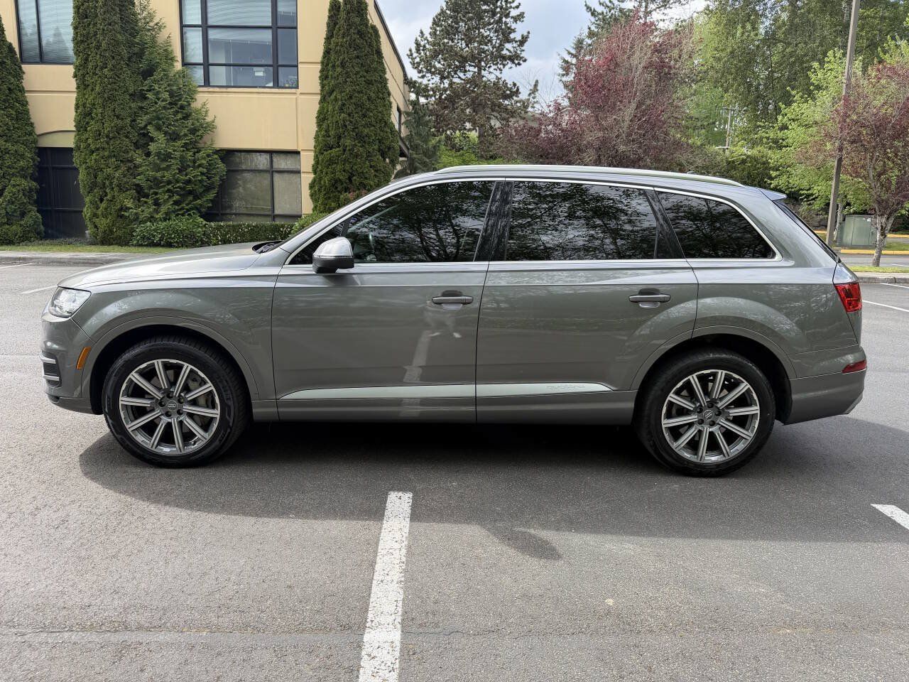 Used 2017 Audi Q7 3.0T Premium Plus w/ Premium Plus Package AWD/4WD image 10