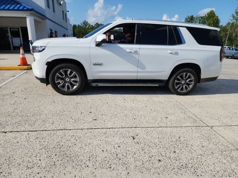 Used 2022 Chevrolet Tahoe LT w/ Luxury Package RWD image 8