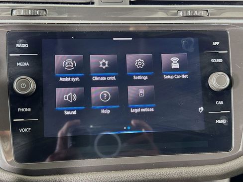 Used 2024 Volkswagen Tiguan SE image 33