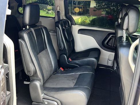 Used 2019 Dodge Grand Caravan SXT FWD image 27