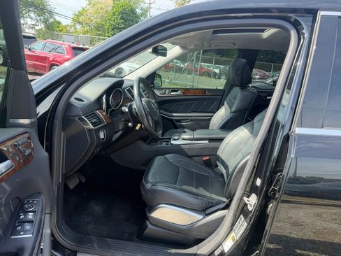 Used 2015 Mercedes-Benz GL 550 4MATIC image 24
