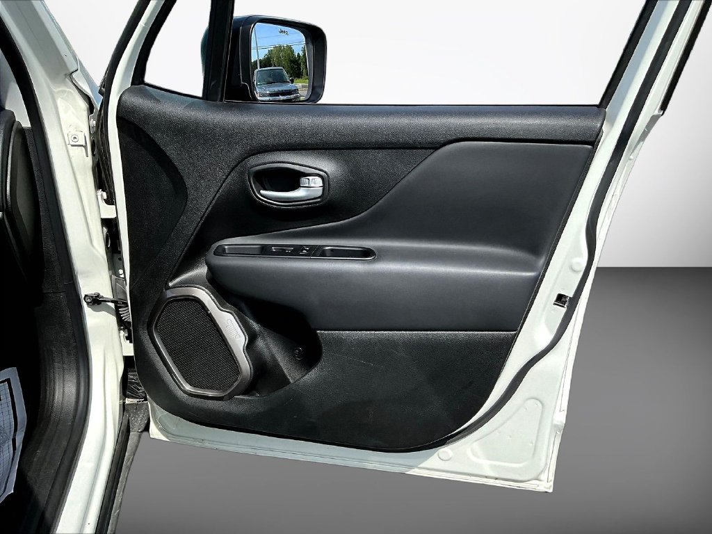 Used 2023 Jeep Renegade Latitude AWD/4WD image 26
