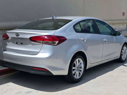 Used 2017 Kia Forte LX w/ LX Popular Package FWD image 3