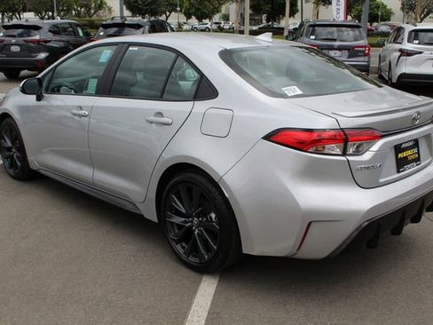Certified 2026 Toyota Corolla SE w/ SE Package FWD image 6