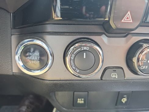 Used 2016 Toyota Tacoma TRD Sport w/ Towing Package AWD/4WD image 28