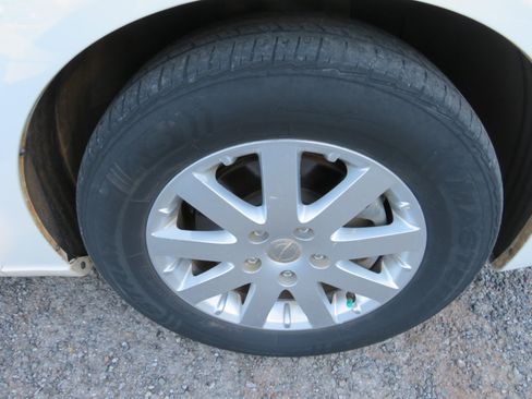 Used 2013 Chrysler Town & Country Touring image 23