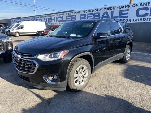 Used 2019 Chevrolet Traverse LT image 2