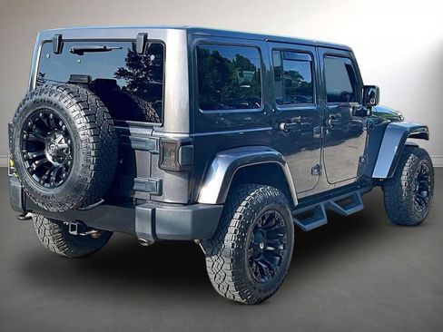 Used 2017 Jeep Wrangler Unlimited Sahara AWD/4WD image 5