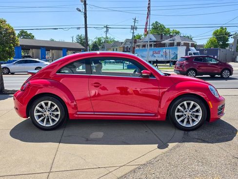 Used 2018 Volkswagen Beetle 2.0T SE FWD image 6