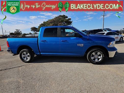 Used 2021 RAM 1500 Classic SLT image 9