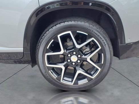 Used 2026 Chevrolet Traverse High Country w/ LPO, Floor Liner Package AWD/4WD image 4