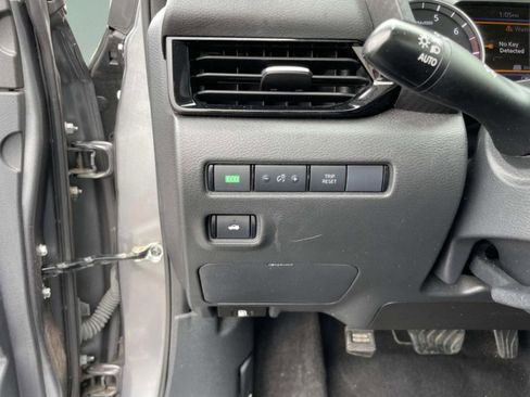 Used 2024 Nissan Sentra SV FWD image 23