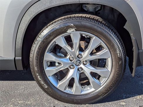 Used 2025 Toyota Grand Highlander AWD image 25