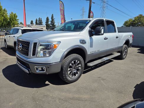 Used 2019 Nissan Titan PRO-4X w/ Pro-4x Convenience Package AWD/4WD image 1