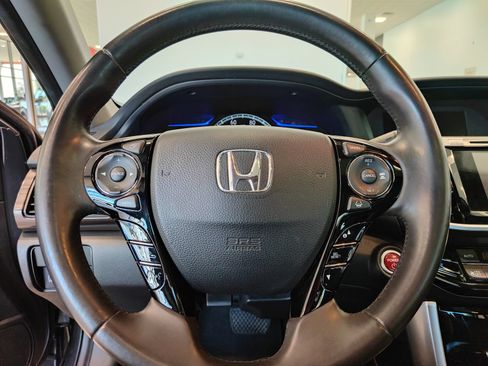 Used 2017 Honda Accord Touring image 15