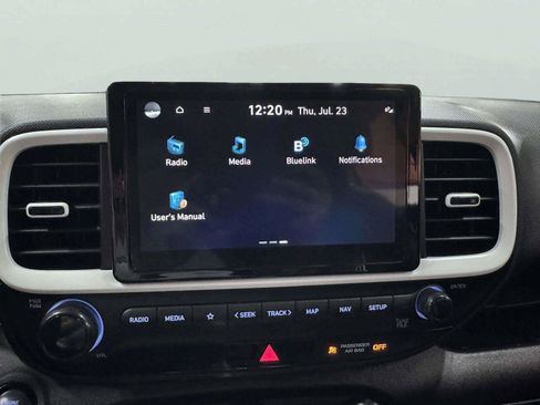 Used 2024 Hyundai Venue Limited FWD image 52