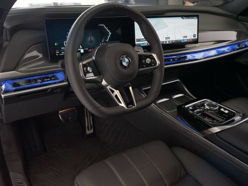 Used 2025 BMW 760i xDrive w/ Luxury Rear Seating Package AWD/4WD image 7