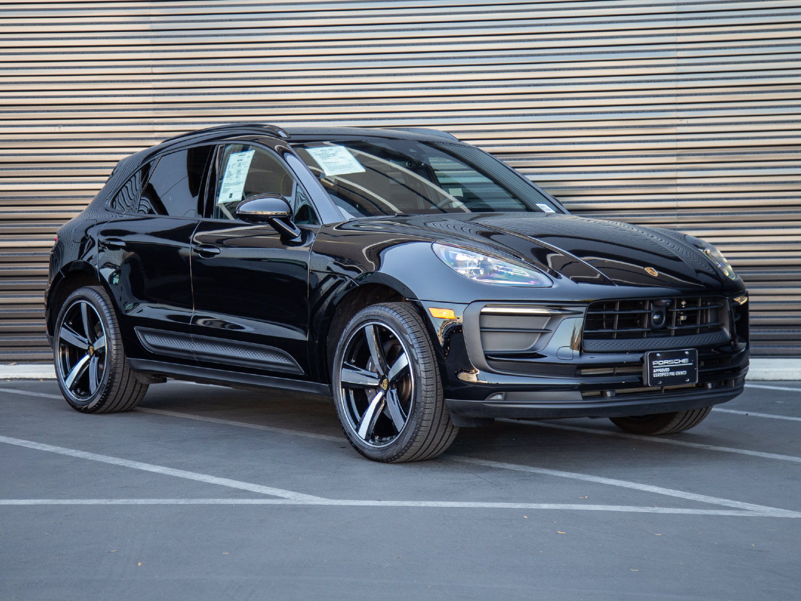 Certified 2026 Porsche Macan AWD/4WD image 9