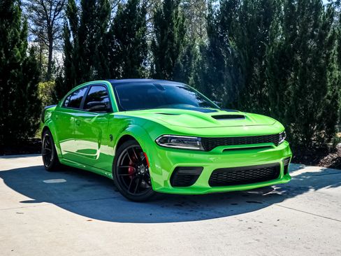 Used 2023 Dodge Charger SRT Hellcat w/ Harman/Kardon Audio Group image 2