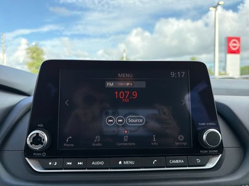 Used 2024 Nissan Rogue S FWD image 34
