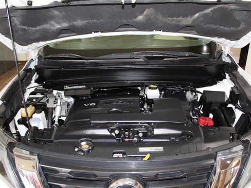 Used 2018 Nissan Pathfinder SL AWD/4WD image 16