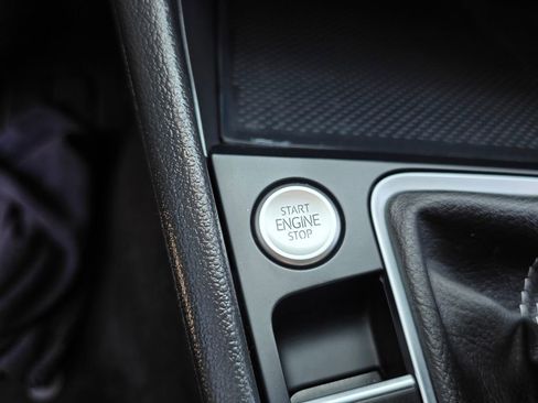 Used 2024 Volkswagen Jetta SE FWD image 32