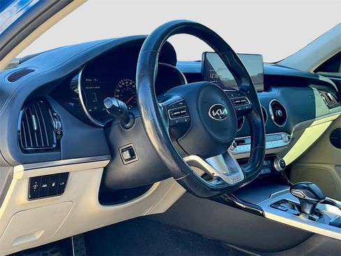 Used 2022 Kia Stinger GT2 image 9