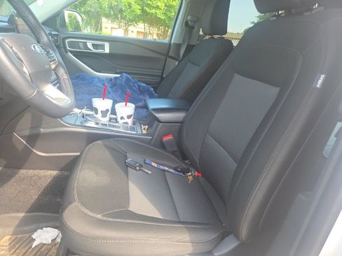 Used 2024 Ford Explorer XLT RWD image 18