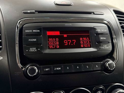 Used 2017 Kia Forte LX image 19