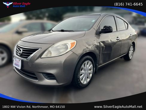 Used 2014 Nissan Versa SV FWD image 1